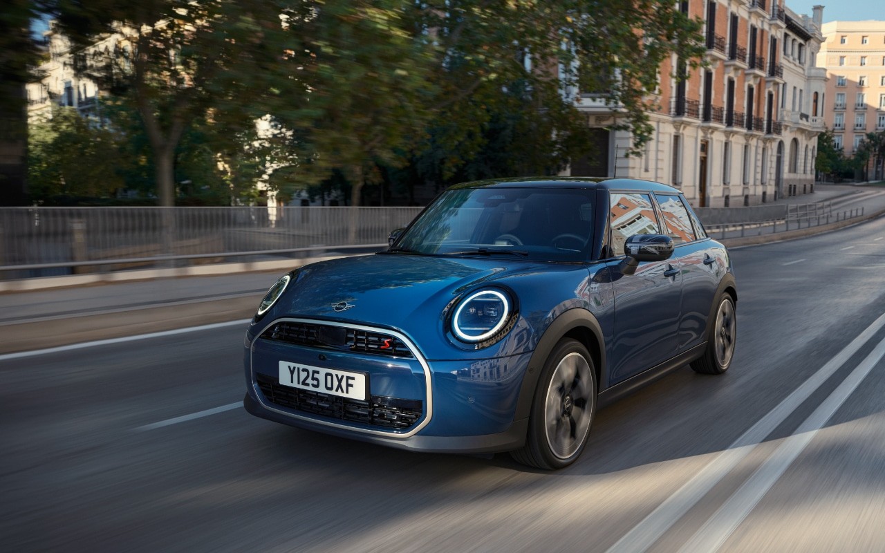 „MINI Cooper S“ 5-doors Pasiūlymo kaina 31 875 Eur.